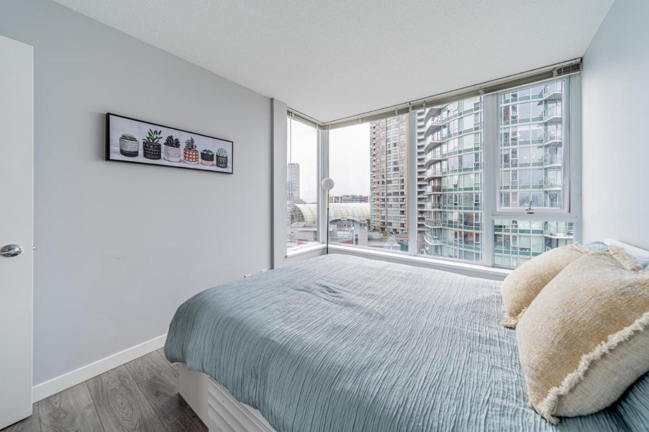 Amazing Views ! Leather Furniture ! Cozy Condo! Vancouver Exterior foto